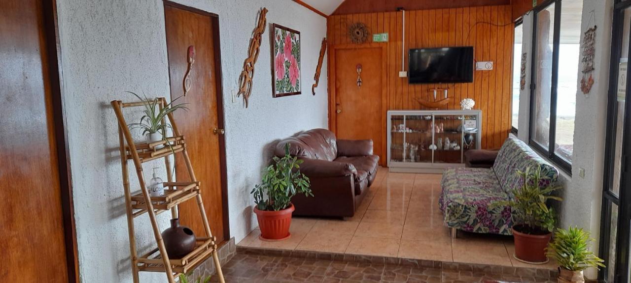 Cabanas & Hostal Tojika Hanga Roa Dış mekan fotoğraf