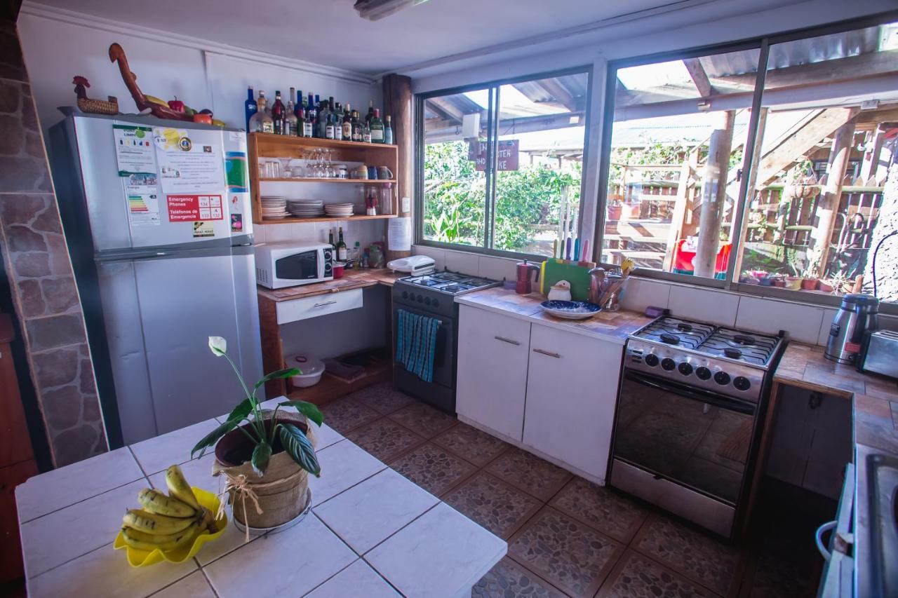 Cabanas & Hostal Tojika Hanga Roa Dış mekan fotoğraf